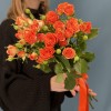 5 кустовых оранжевых роз Чарминг Бейб 60 см