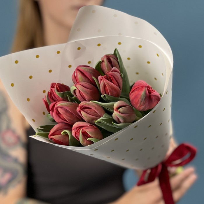 11 красных пионовидных тюльпанов Ред Принц