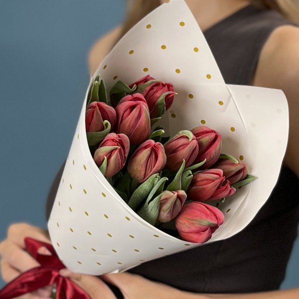 11 красных пионовидных тюльпанов Ред Принц