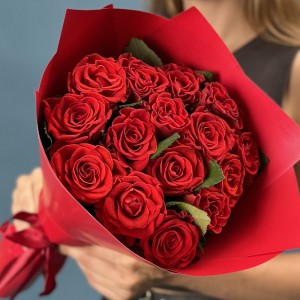 15 красных роз Эль Торо 40 см
