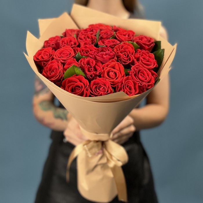 25 красных роз Эль Торо 40 см