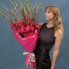 25 малиновых гладиолусов