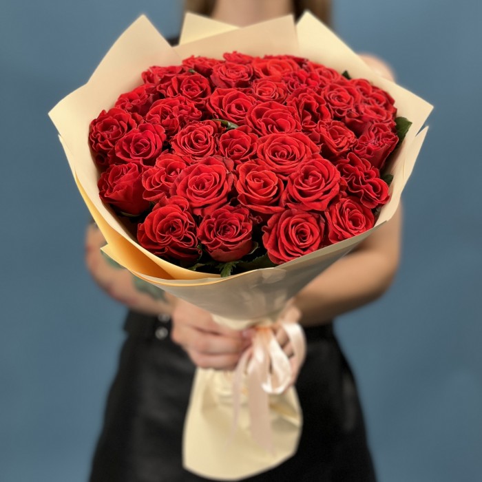 35 красных роз Эль Торо 40 см