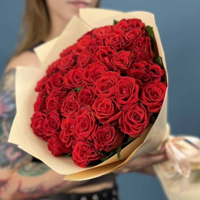 35 красных роз Эль Торо 40 см