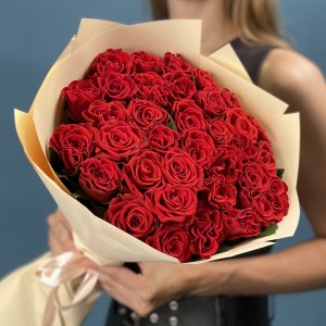 35 красных роз Эль Торо 50 см