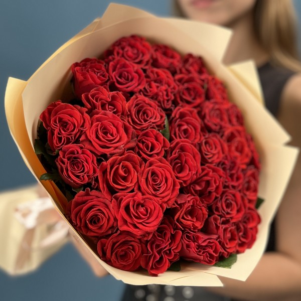 35 красных роз Эль Торо 40 см