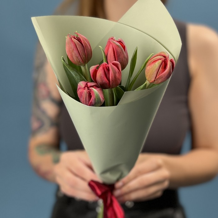 5 красных пионовидных тюльпанов Ред Принц