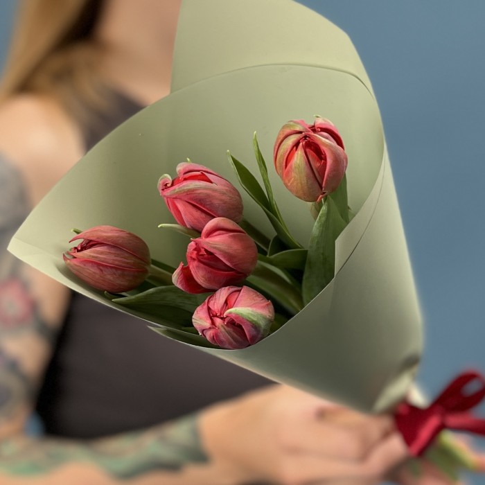 5 красных пионовидных тюльпанов Ред Принц