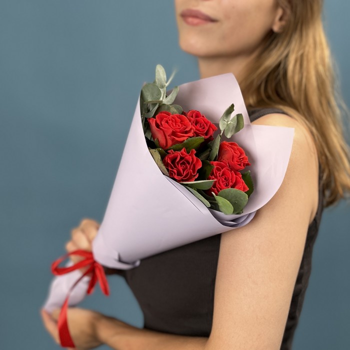 5 красных роз Эль Торо 40 см