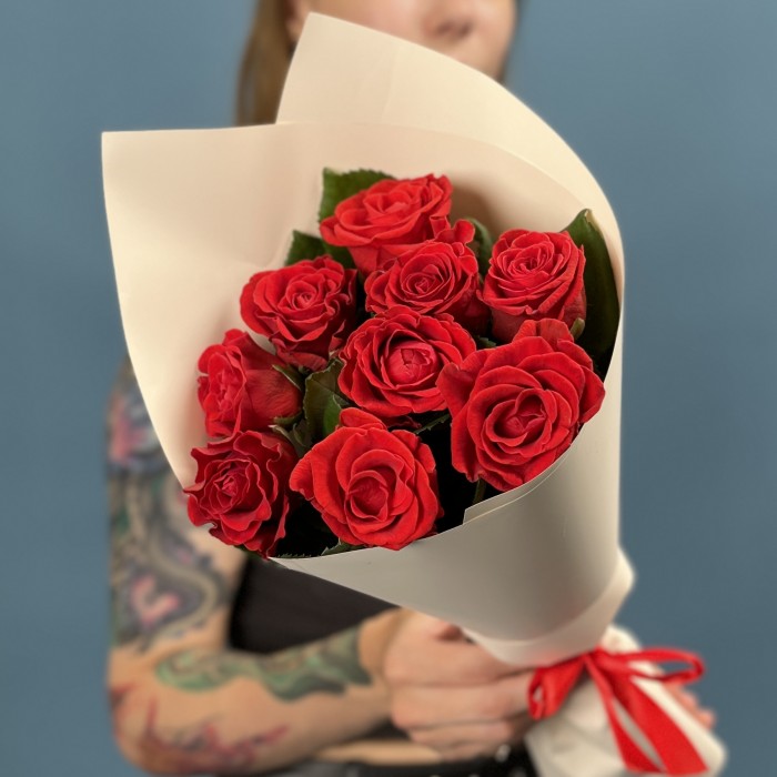 9 красных роз Эль Торо 40 см