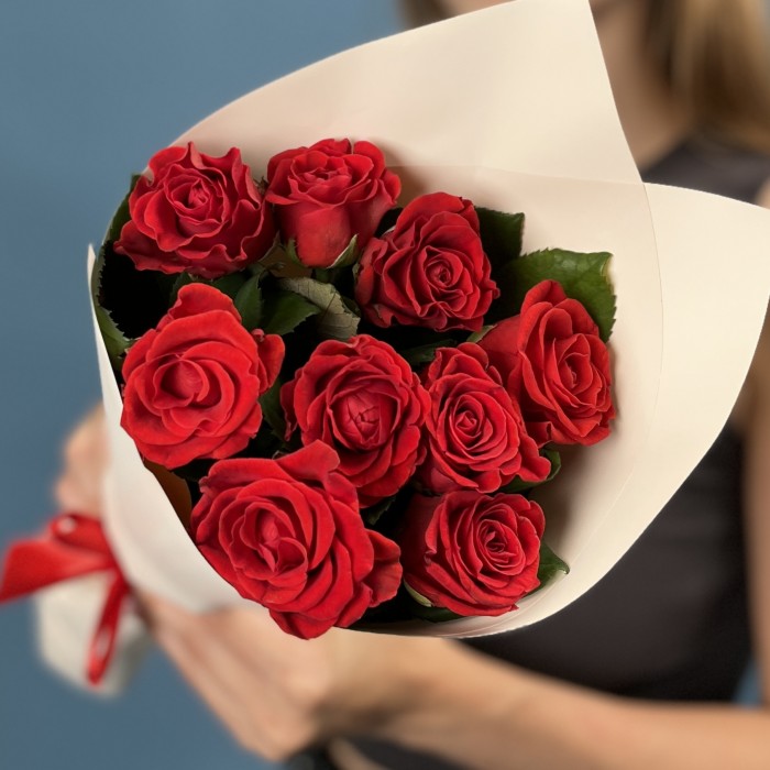 9 красных роз Эль Торо 40 см