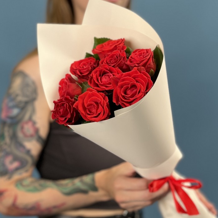 9 красных роз Эль Торо 40 см