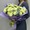 35 нежно-зеленых гвоздик с эвкалиптом
