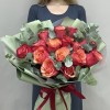 15 ярких роз Боргат с эвкалиптом