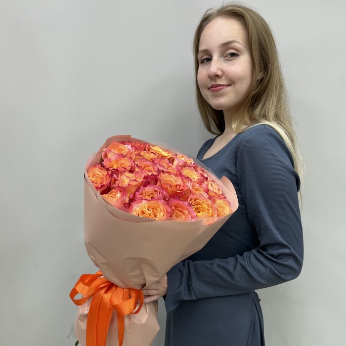 21 огненная роза Фри Спирит 60 см