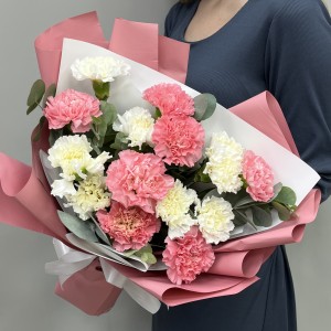 15 розовых и белых гвоздик микс