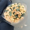 25 кустовых пионовидных роз Минеола 40 см с эвкалиптом