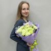 15 нежно-зеленых гвоздик с эвкалиптом