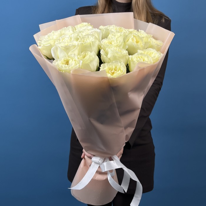 25 роз Белая Майра Вайт 60 см