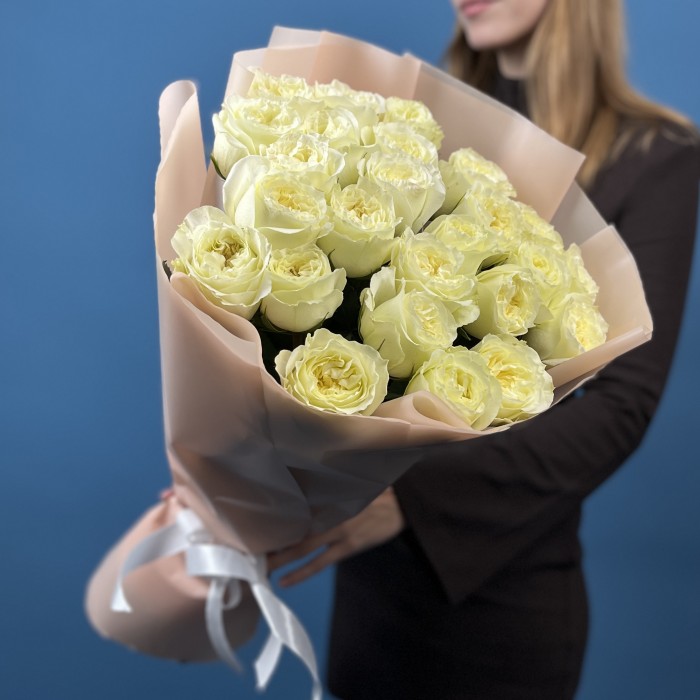 25 роз Белая Майра Вайт 60 см