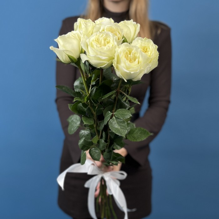9 роз Белая Майра Вайт 60 см