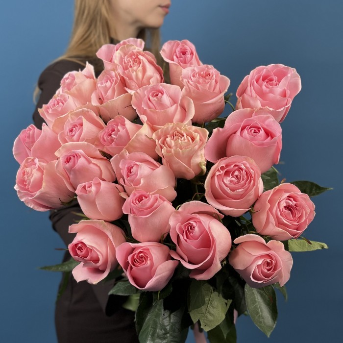 25 розовых роз Лучиано 60 см