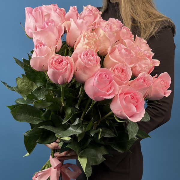 25 розовых роз Лучиано 60 см