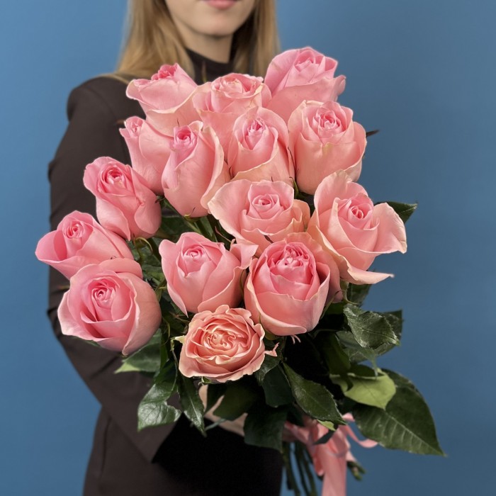 15 розовых роз Лучиано 60 см
