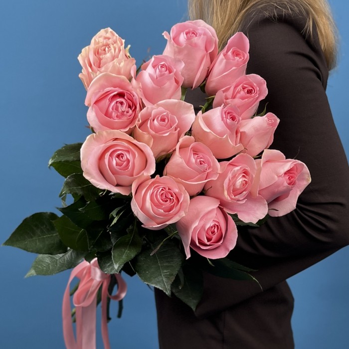15 розовых роз Лучиано 60 см