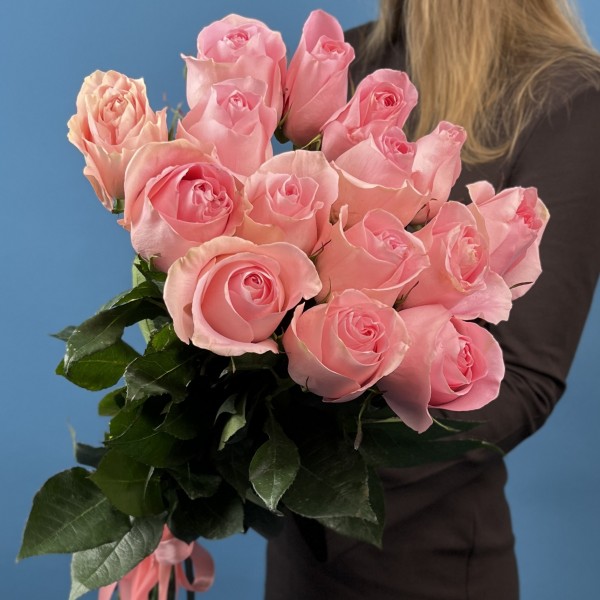 15 розовых роз Лучиано 60 см