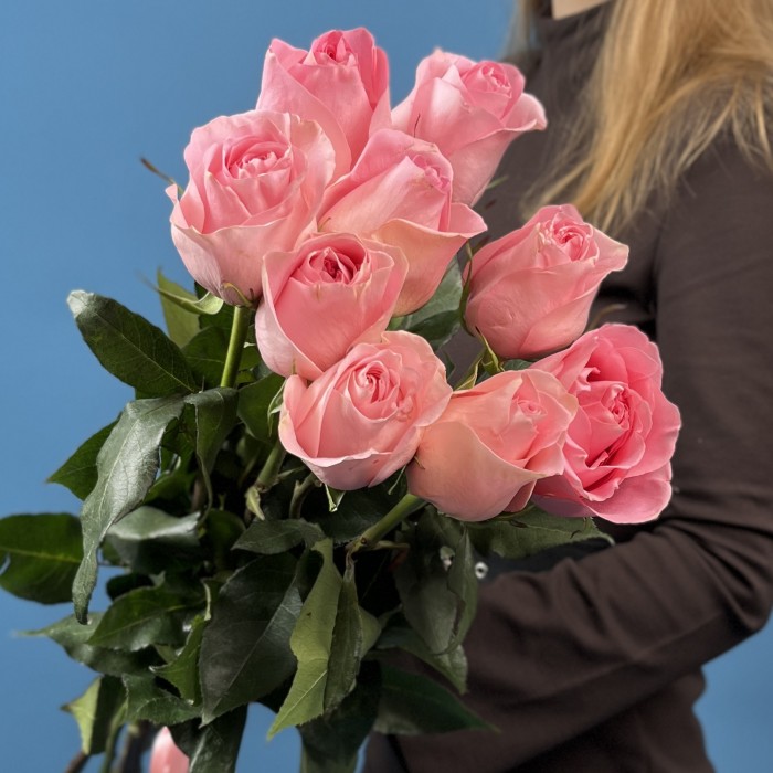 9 розовых роз Лучиано 60 см