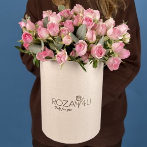 15 кустовых розовых роз Динара в коробке