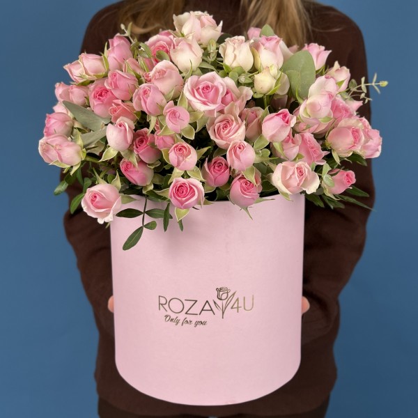 25 кустовых розовых роз Динара  в коробке