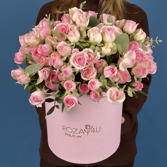 25 кустовых розовых роз Динара  в коробке