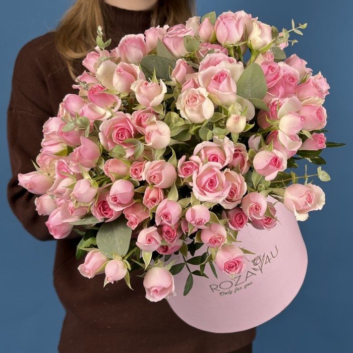 25 кустовых розовых роз Динара  в коробке