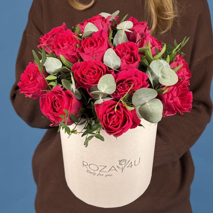 15 малиновых роз Такаци в коробке