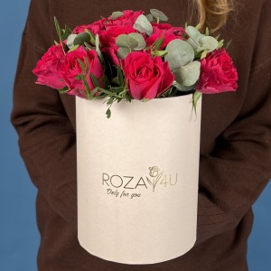 15 малиновых роз Такаци в коробке