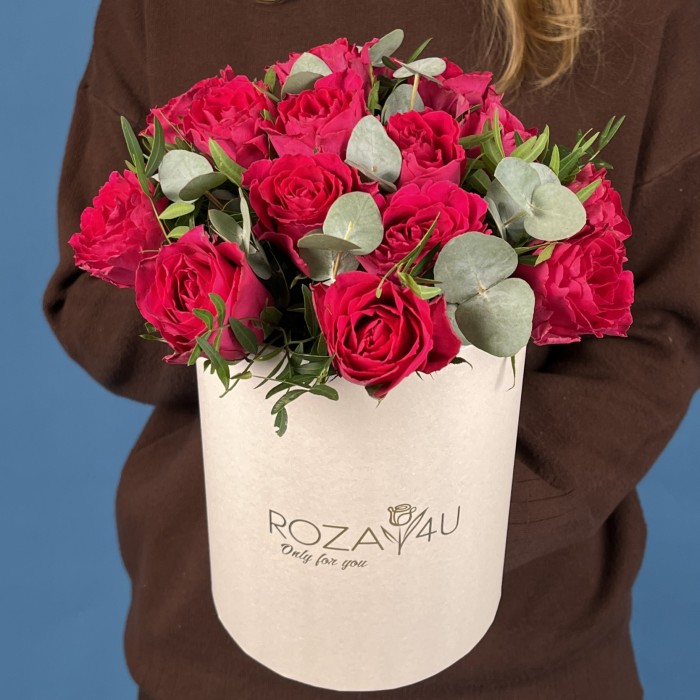 15 малиновых роз Такаци в коробке