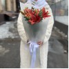 3 бордовые лилии с эвкалиптом