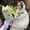 5 белых Восточных Лилий с эвкалиптом