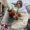 5 бордовых лилий с эвкалиптом