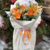 5 оранжевых лилий с эвкалиптом