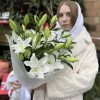 7 белых Восточных лилий