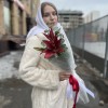 Бордовая лилия с эвкалиптом