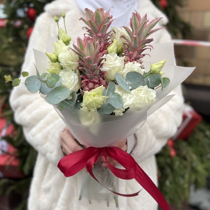 Интерьерный букет Ананасы и Эустома