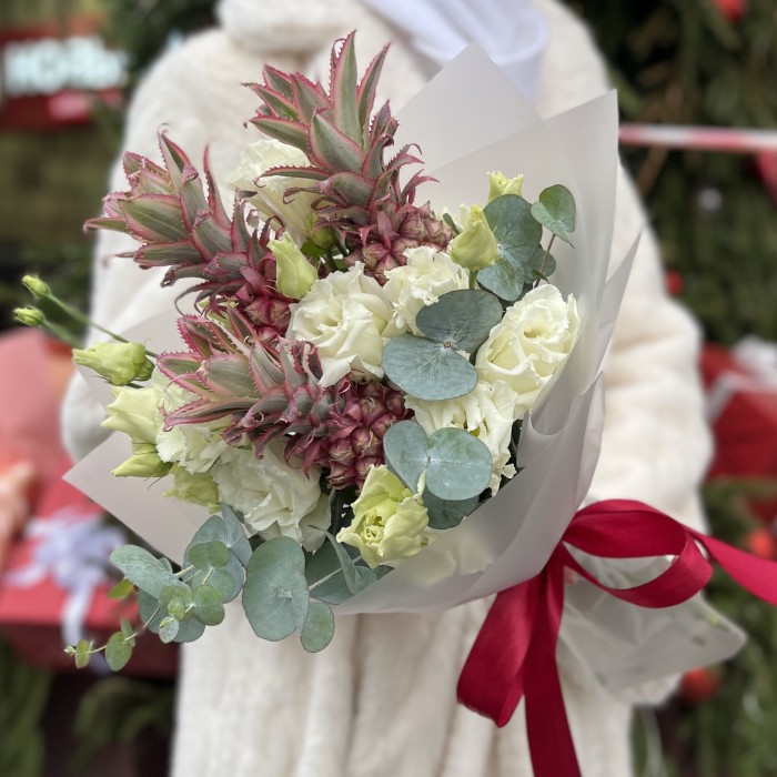 Интерьерный букет Ананасы и Эустома