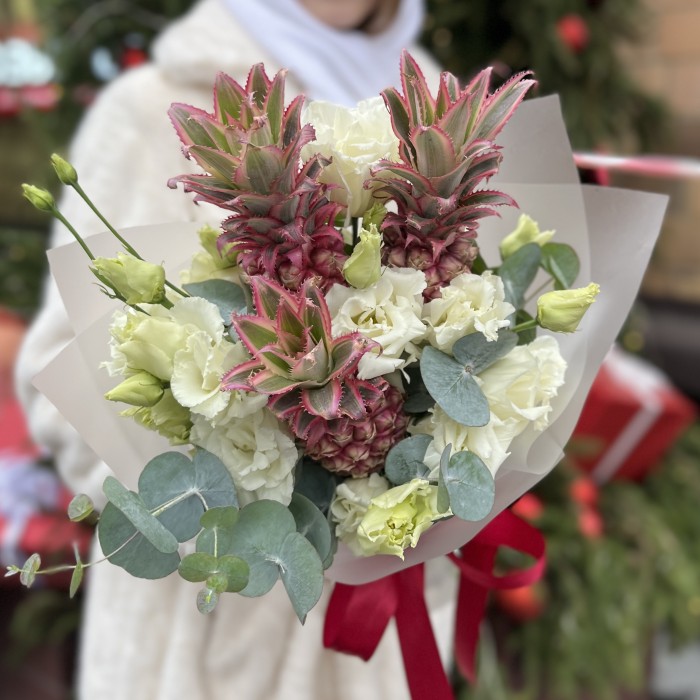 Интерьерный букет Ананасы и Эустома