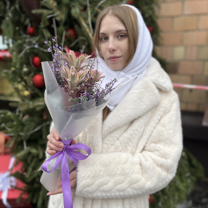 Интерьерный букет Ананасы и Гениста