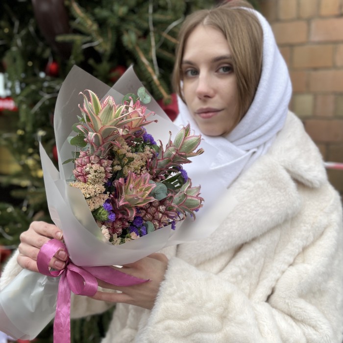 Интерьерный букет Ананасы и Статица