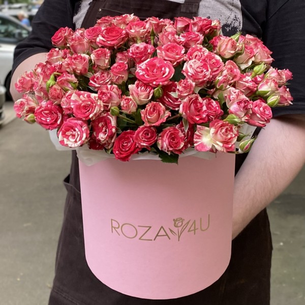 23 кустовые розы Файрворкс в коробке